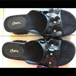 Candie’s black flowered slide sandals size 5